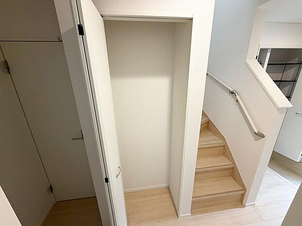 ☆１階☆廊下にある収納☆