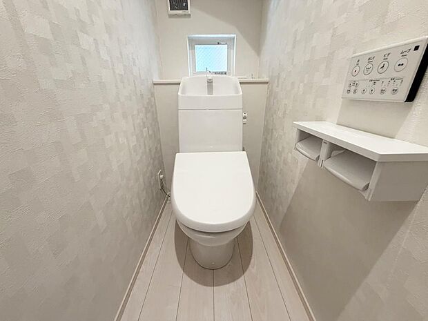 ☆ウレシイシャワートイレ☆1階・2階に完備!パパとのトイレ争いに終止符!!