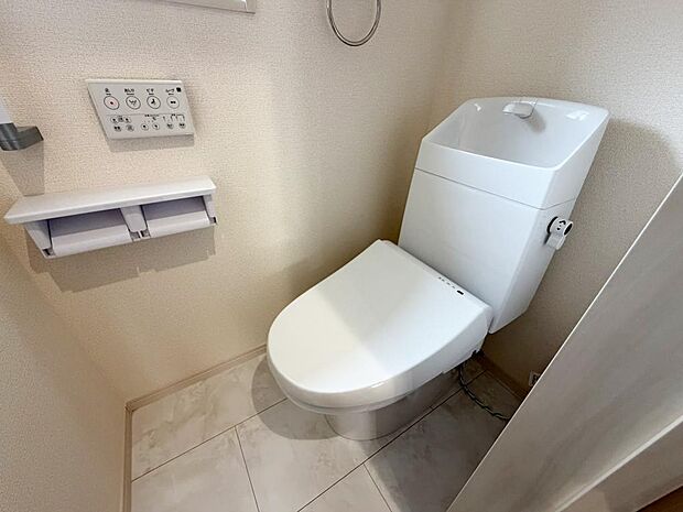 ☆ウレシイシャワートイレ☆1階・2階に完備!パパとのトイレ争いに終止符!!