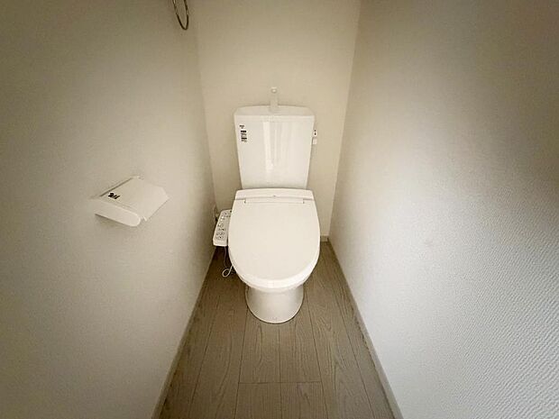 ☆ウレシイシャワートイレ☆1階・2階に完備!パパとのトイレ争いに終止符!!