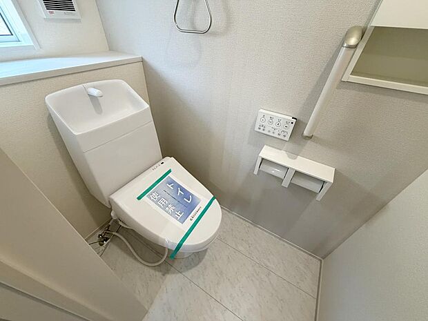 ☆ウレシイシャワートイレ☆1階・2階に完備!パパとのトイレ争いに終止符!!