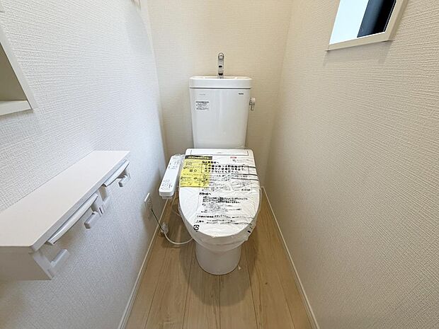 ☆ウレシイシャワートイレ☆1階・2階に完備!パパとのトイレ争いに終止符!!