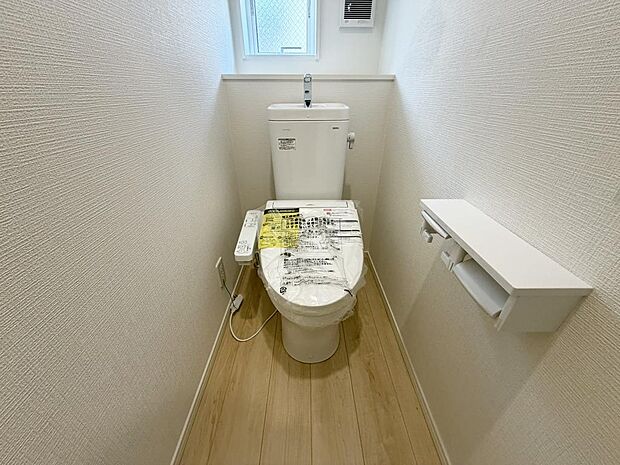 ☆ウレシイシャワートイレ☆1階・2階に完備!パパとのトイレ争いに終止符!!