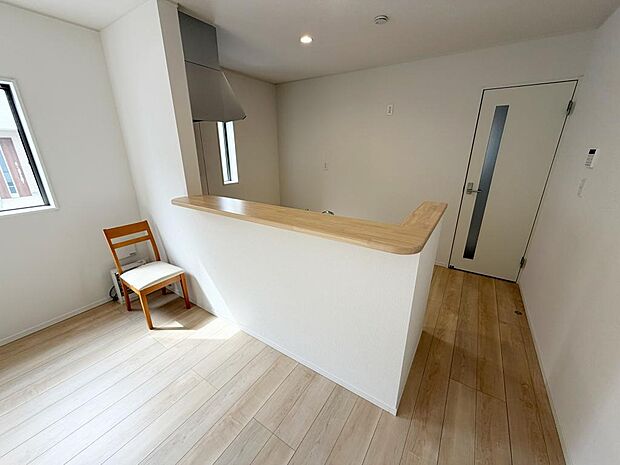 ☆大型のシステムキッチン☆対面式ですので家族と会話しながら楽しくクッキング!!