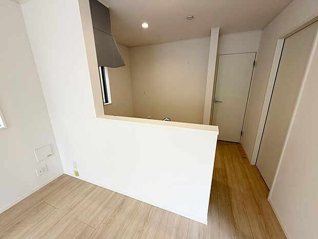 ☆大型のシステムキッチン☆対面式ですので家族と会話しながら楽しくクッキング！！
