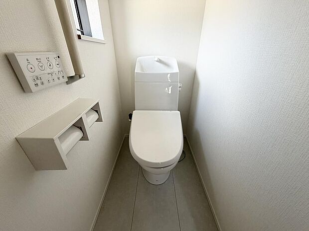 ☆ウレシイシャワートイレ☆1階・2階に完備!パパとのトイレ争いに終止符!!