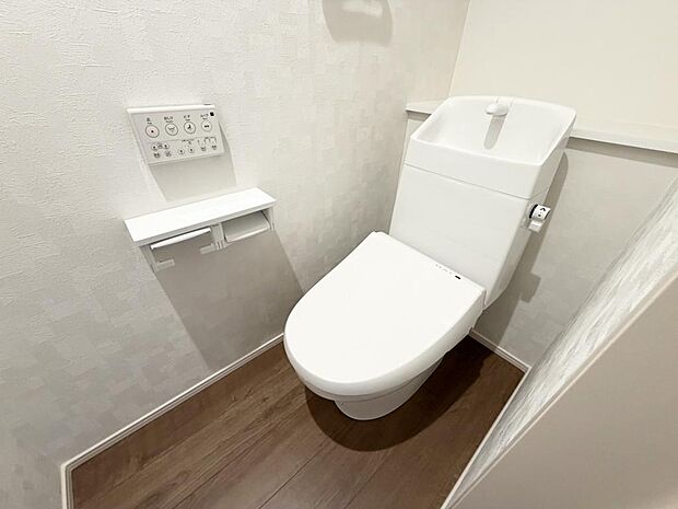 ☆ウレシイシャワートイレ☆1階・2階に完備!パパとのトイレ争いに終止符!!