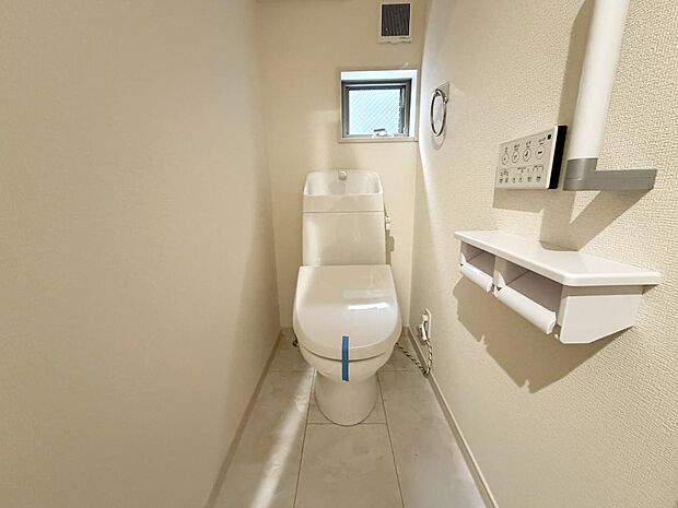 ☆ウレシイシャワートイレ☆1階・2階に完備!パパとのトイレ争いに終止符!!