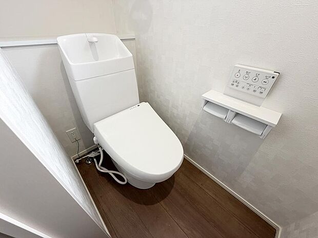 ☆ウレシイシャワートイレ☆1階・2階に完備!パパとのトイレ争いに終止符!!