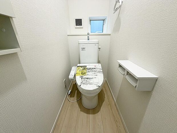 ☆ウレシイシャワートイレ☆1階・2階に完備!パパとのトイレ争いに終止符!!