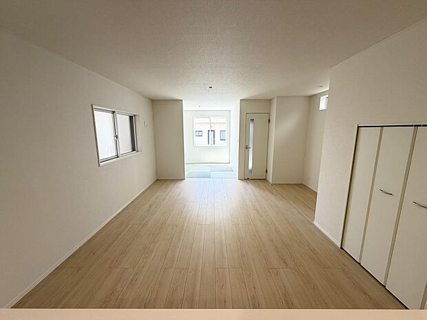 ☆大変明るいリビング☆広々した空間で家族との大切な時間をお過ごしください!!