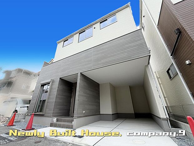 ☆現地外観写真☆ZEH水準省エネ住宅☆子育て安心立地☆３階建て☆土地21坪☆LDK18帖☆ファミリークローゼット☆前道４ｍ☆万代まで徒歩５分☆セブンイレブン目の前☆