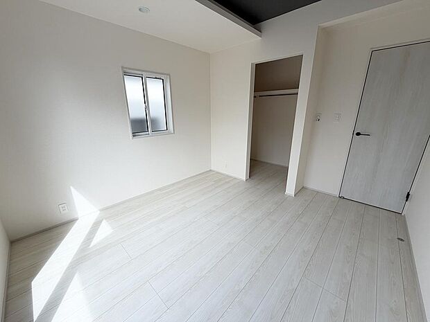 ☆各部屋大型収納完備☆子供部屋・主寝室にお好きにコーディネートしよう！！