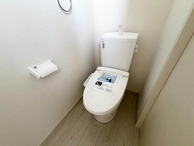 ☆ウレシイシャワートイレ☆1階・2階に完備!パパとのトイレ争いに終止符!!