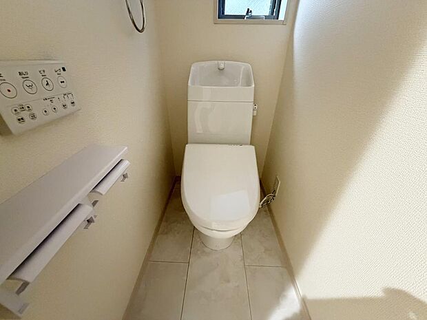 ☆ウレシイシャワートイレ☆1階・2階に完備!パパとのトイレ争いに終止符!!