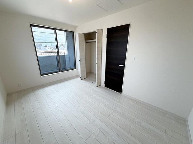 ☆各部屋大型収納完備☆子供部屋・主寝室にお好きにコーディネートしよう!!