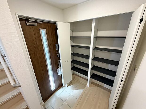 ☆大型シューズクローゼットがあります☆便利です!!