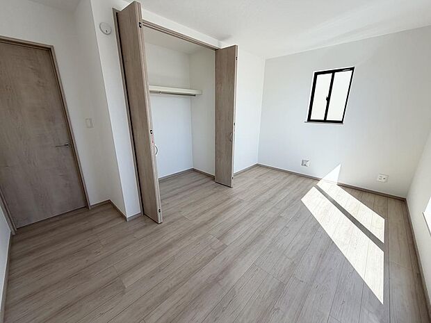 ☆各部屋大型収納完備☆子供部屋・主寝室にお好きにコーディネートしよう！！