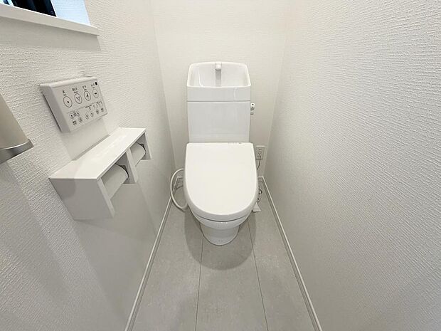 ☆ウレシイシャワートイレ☆1階・2階に完備！パパとのトイレ争いに終止符！！