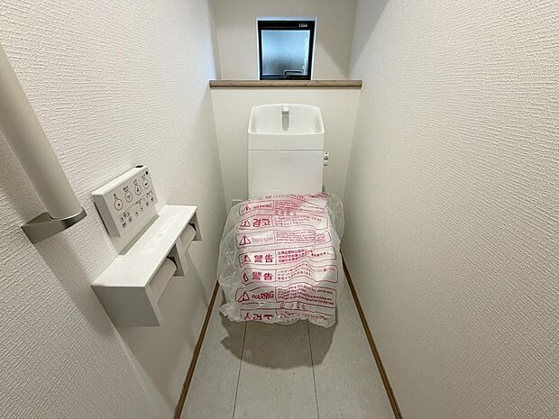 ☆ウレシイシャワートイレ☆1階・2階に完備!パパとのトイレ争いに終止符!!