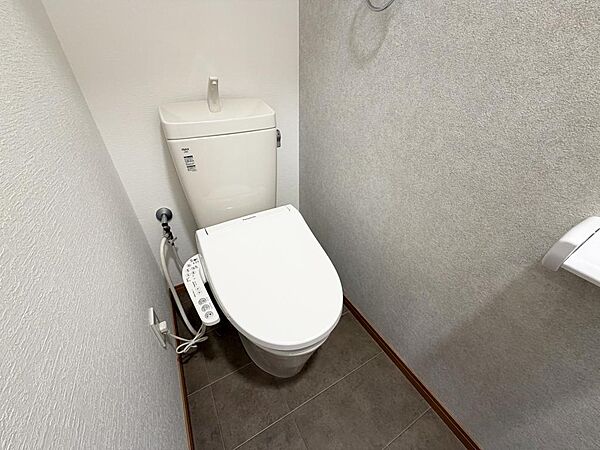 ☆新品☆ウレシイシャワートイレ☆1階・2階に完備！パパとのトイレ争いに終止符！！