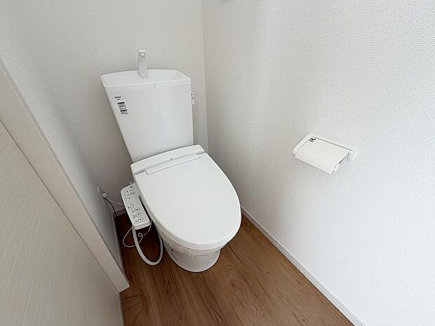 ☆ウレシイシャワートイレ☆1階・2階に完備！パパとのトイレ争いに終止符！！