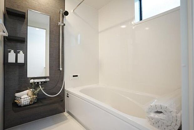 浴室は、暖房乾燥機、ホーロークリーンパネルが標準。室内（2024年４月）撮影A号地