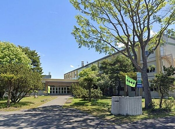 苫小牧市立勇払中学校 1120m