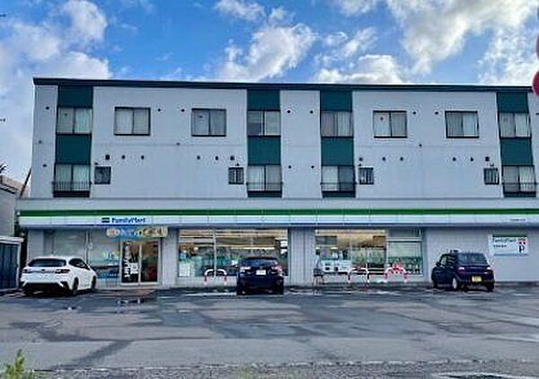 ファミリーマート 札幌西野6条店 840m