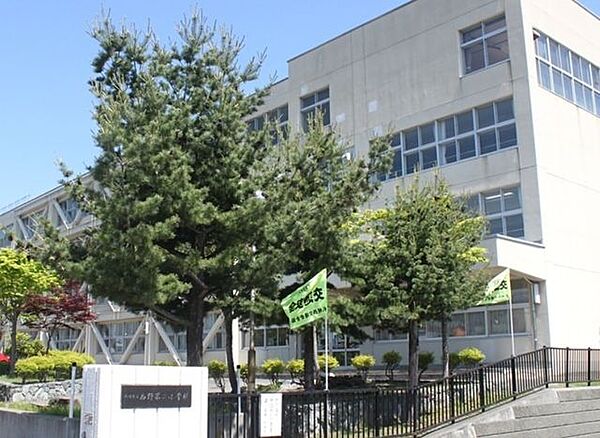 札幌市立西野第二小学校 320m