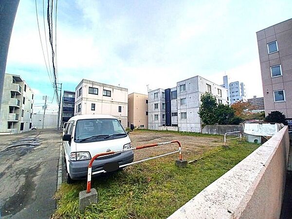 既存建物は解体後、更地渡しとなります。購入後すぐに建築計画を進めやすく、住宅用地はもちろん、アパート用地や事業用地としても幅広い用途でご検討いただける物件です♪