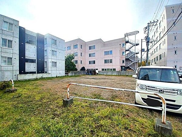 約1154.61m2の広々とした土地面積を有する開放感ある物件です。事業用ビル・収益物件・福祉施設・店舗など、多彩な事業計画をご検討いただけます。ゆとりある敷地を活かした自由度の高いプランニングが可…