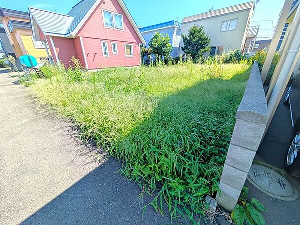 「広さも利便性も諦めたくない」そんな希望を叶える約59坪の敷地！自由設計でこだわりを詰め込んだ家づくりが叶います。買い物施設も徒歩圏内で毎日の生活もラクラク。まずは現地で実際の広さをご確認ください！