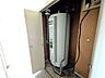 設備：■電気温水器■電気温水器を採用した安定した給湯設備で、キッチンや浴室など家中で快適にお湯が使えます。お湯切れの心配が少なく、家事や入浴もスムーズ。毎日の生活を支える、使い勝手の良い給湯環境です。