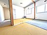 洋室：■洋室■続き間となった2つの洋室は、そのまま「広々とした1つの大空間」として、仕切りを設置すれば「プライベートな2部屋」として、ライフスタイルに合わせて柔軟に活用できる便利な間取りです。