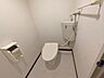 トイレ：◆トイレ◆シンプルで清潔感のあるトイレ空間♪落ち着いた内装で使いやすく、毎日の生活に心地よく馴染むデザインです。コンパクトながらも圧迫感を感じにくく、ゆったりと利用できる空間に仕上がっています☆