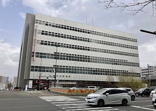 札幌中央郵便局 620m