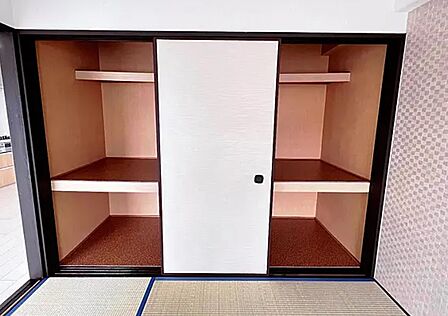 収納がしっかりついているので、お部屋を広々と使えますね♪