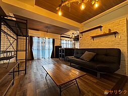 ザ・スクエア 2階ワンルームのリビング/ダイニング