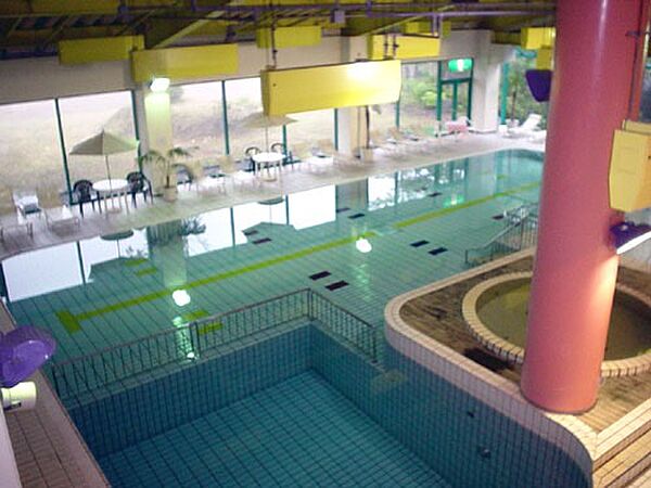 ビッグバスの屋内温水プール