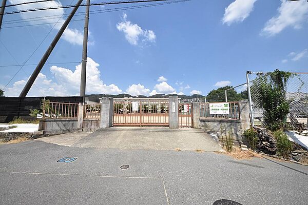 池田市立池田中学校へ徒歩15分（約1200m）