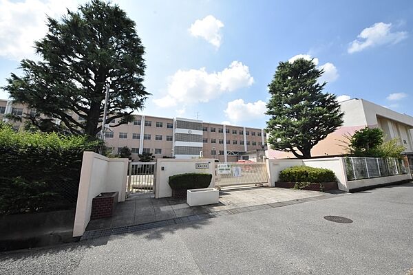 池田市立呉服小学校へ徒歩6分（約450m）