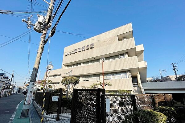 豊中市立岡町図書館へ徒歩15分（1200ｍ）
