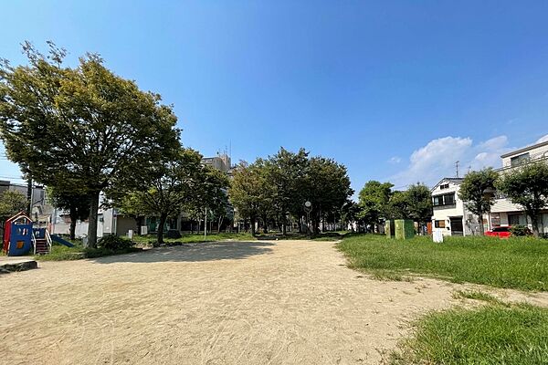 長島公園：徒歩7分（500ｍ）