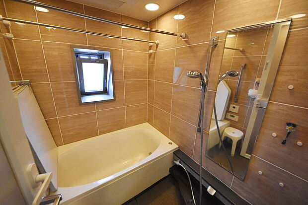 浴室（2024年5月）撮影　1418サイズの浴室を採用。窓もあるので明るい日差しや空気の入れ替えも！