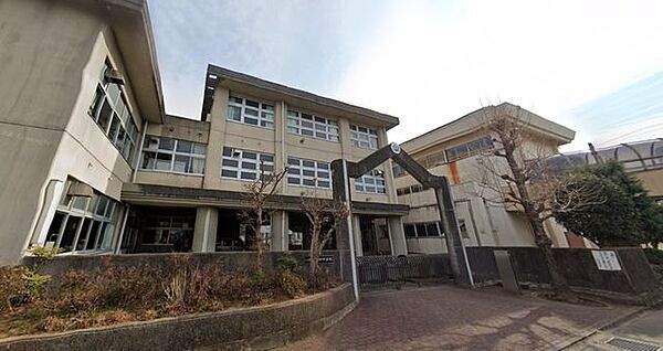 松田町立松田中学校 750m