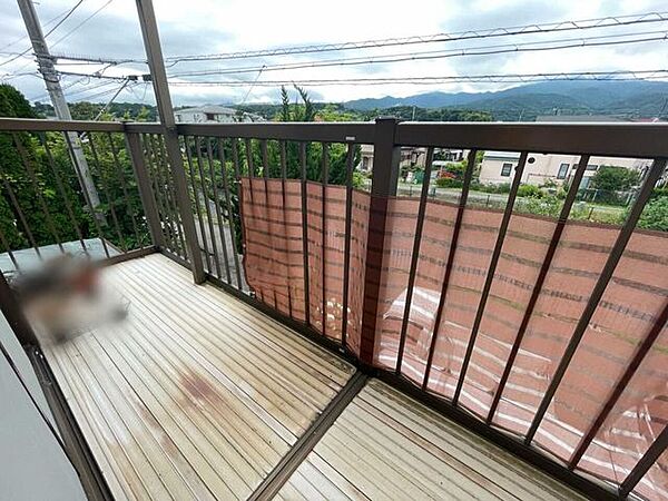 広々としたバルコニーは、洗濯物がたっぷり干せて家事も快適！日当たりも良く、使い勝手が◎
