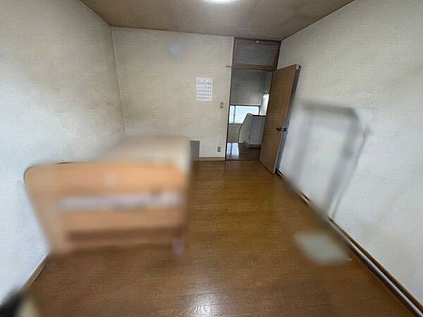 残置物は加工で消しています。