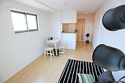 ニュー　ウェスト 305 3階ワンルームのリビング/ダイニング