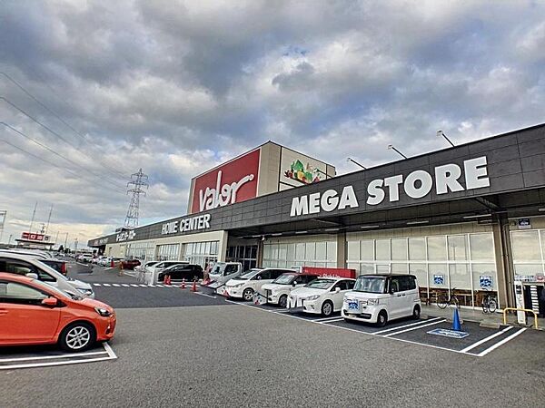ホームセンターバロー メガストア稲沢平和店まで800ｍ　徒歩11分